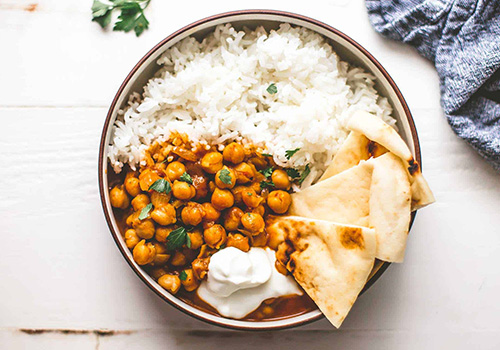 Chickpea curry with rice and naan bread