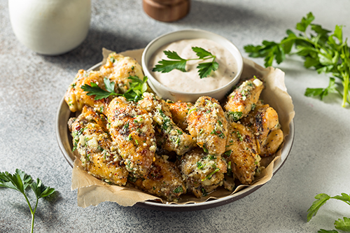 shutterstock_2153342841 Garlic parmesan chicken wings